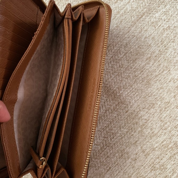 Michael Kors Leather Continental Wristlet - Picture 5 of 9